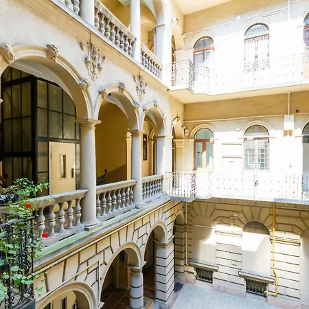 Cosy Queen Erzsebet *